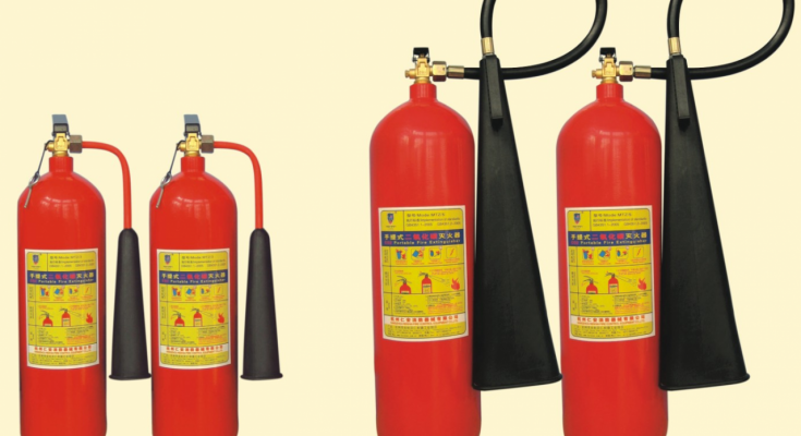 Sự khách nhau ɡiữa bình khí CO2 và bình bột 1 binh chua chay