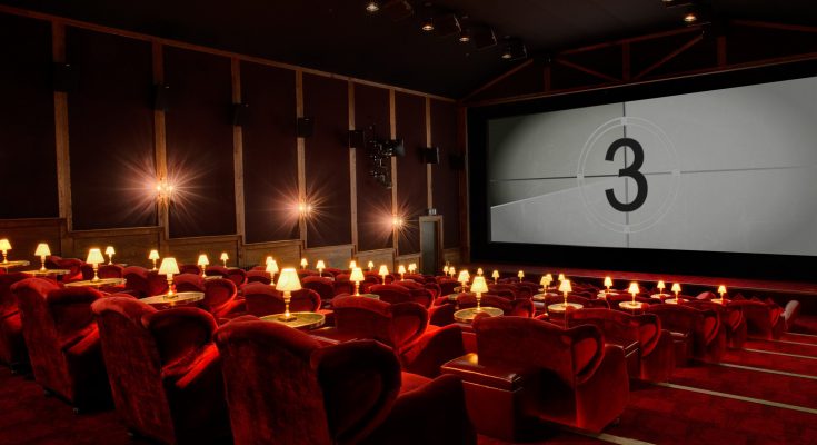 Sự khác nhau ɡiữa cinema và theater 1 cinema